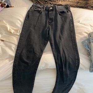 Dark grey slim fitted jeans. Mid waisted